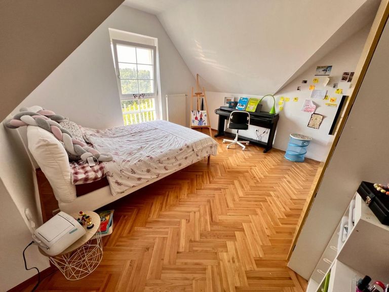 DG Schlafzimmer mit Möbel