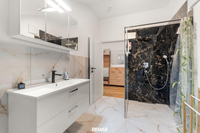 Badezimmer Whg II DG