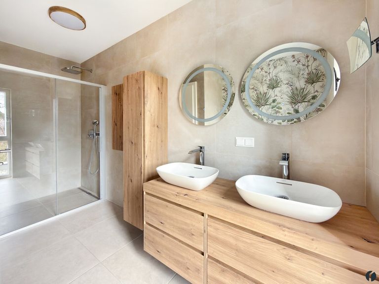 Badezimmer im OG