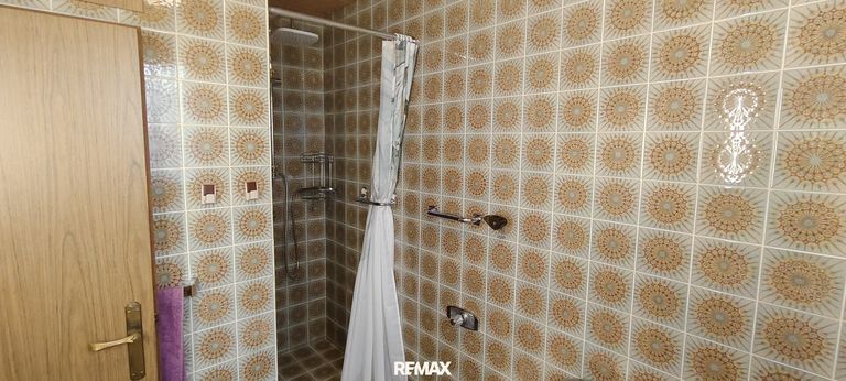 Badezimmer mit Dusche