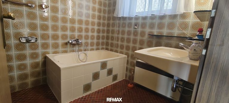 Badezimmer mit Badewanne