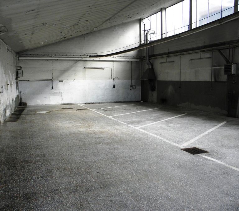 Werkstatt Halle Garage