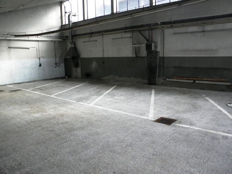 Werkstatt Halle Garage