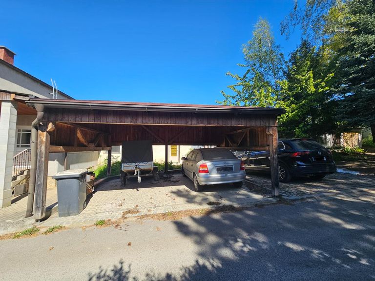 Doppelcarport und Abstellplatz (1)