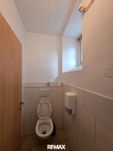 Nassereith - Geschäftsfläche - WC