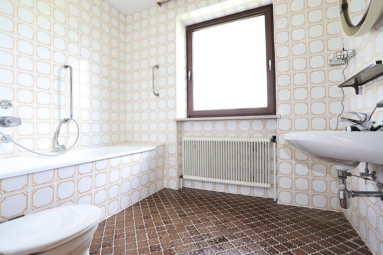 Bad mit Wanne OG