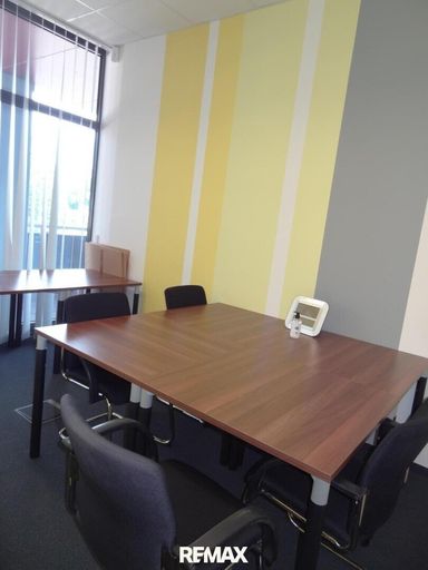 Büro- bzw. Besprechungsraum 01