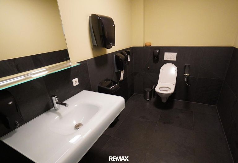 Tarrenz - Bürogebäude - WC
