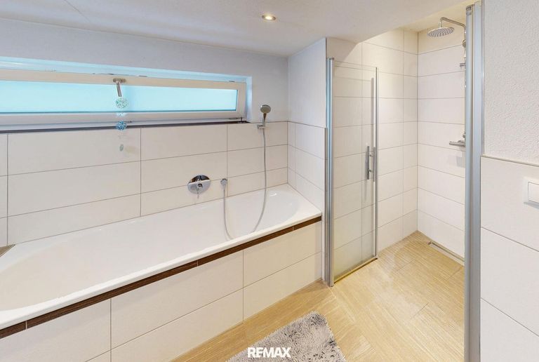 Nassereith - Haus OG - Badezimmer