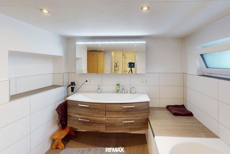 Nassereith - Haus OG - Badezimmer