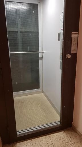 AUFZUG im Haus