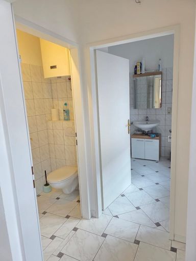 Sanitärbereich - Schöne und Helle 3 Zimmer Altbauwohnung nahe der Linzergasse Miete Rechte Altstadt Salzburg
