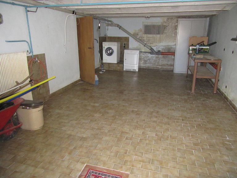 15 Keller Garageneinfahrt