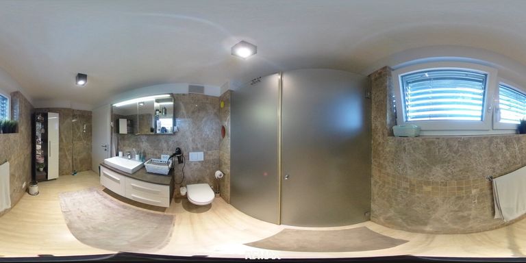Badezimmer im Dachgeschoss
