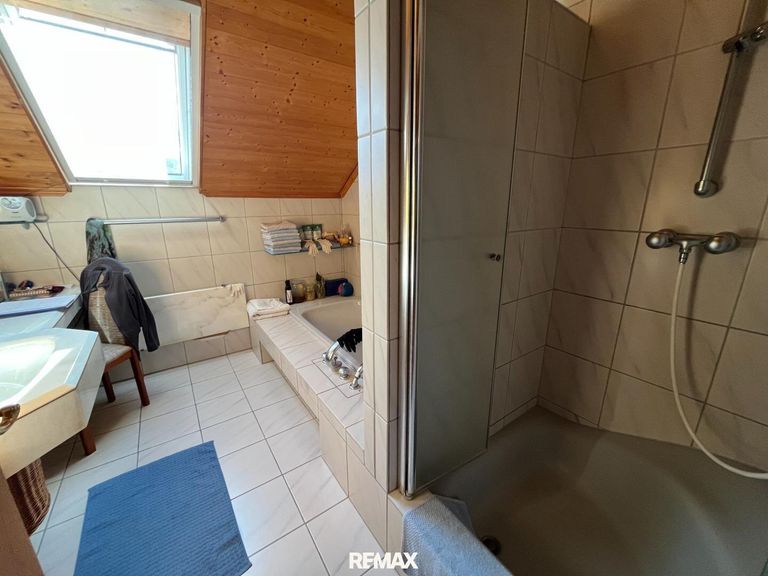 Dachgeschoss - Badezimmer 