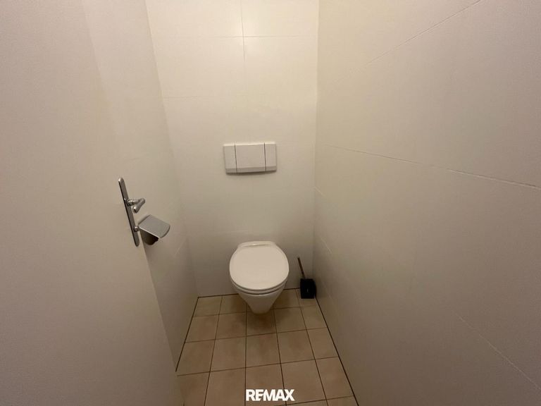 separates WC 