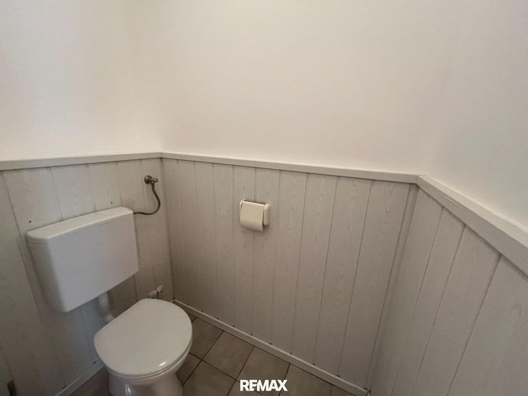 separates WC
