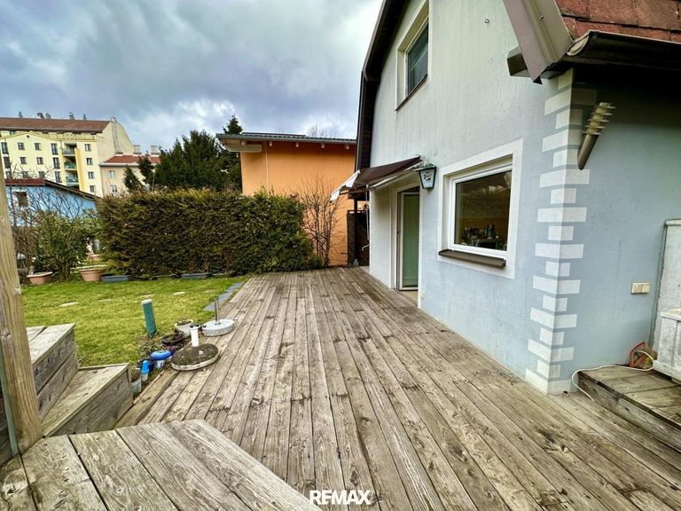 Aussenansicht mit Terrasse
