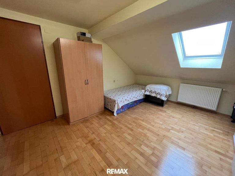 Zimmer 4 im Dachgeschoss 