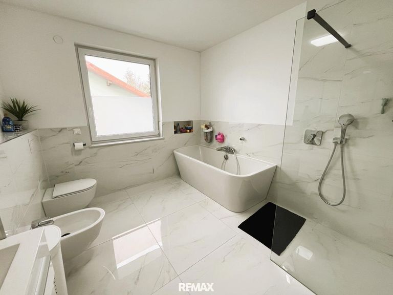 Obergeschoss - Badezimmer 