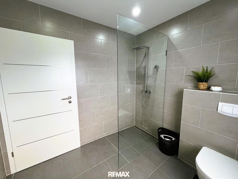 Erdgeschoss - Badezimmer 