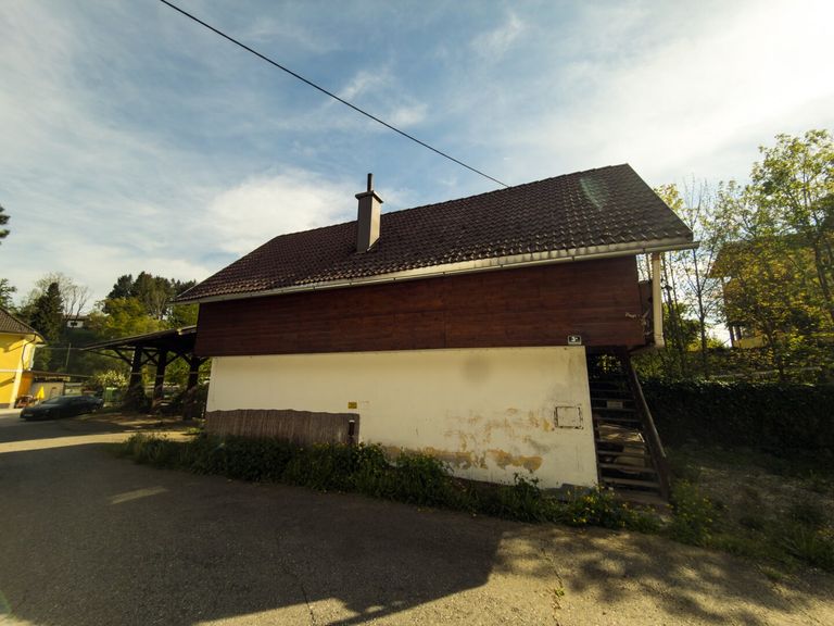Garage mit Wohnung