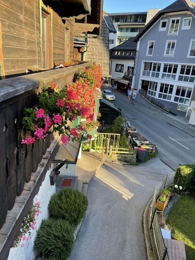 Blick auf die Straße vom Balkon