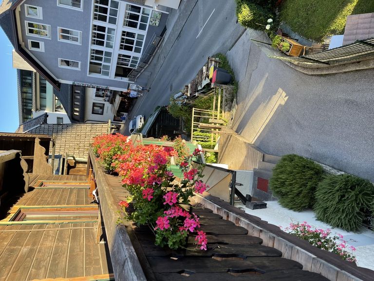 Blick auf die Straße vom Balkon