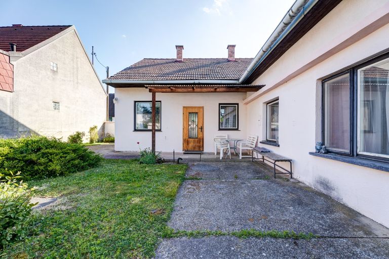Innenseite Hof, vorderer Teil Grundstück