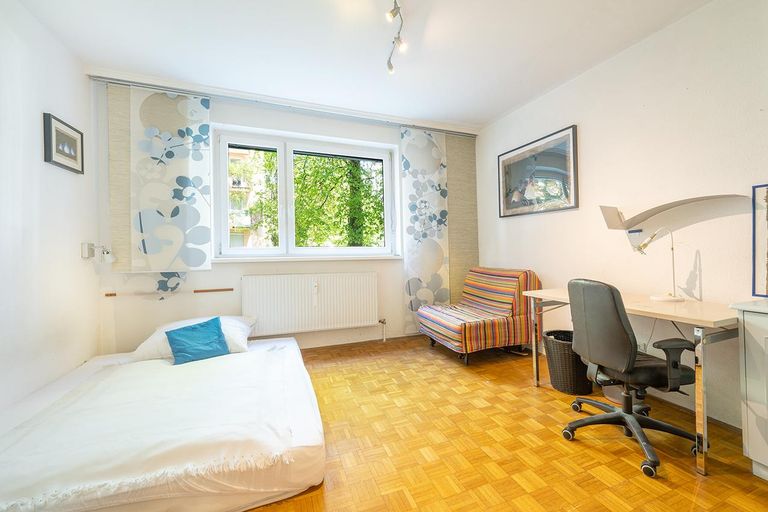 Quadratisches Schlafzimmer