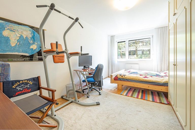 Längliches Schlafzimmer