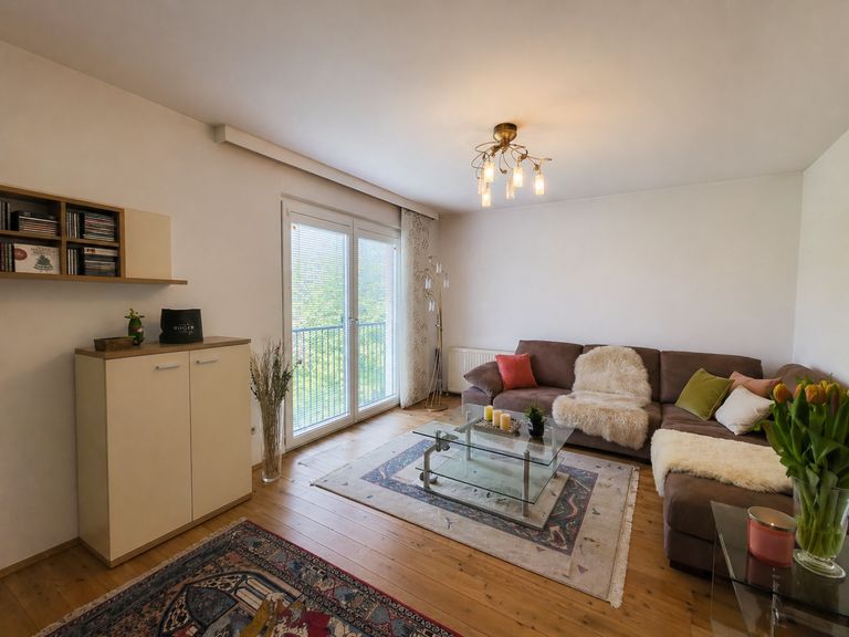 Wohnzimmer (KI bearbeitet)