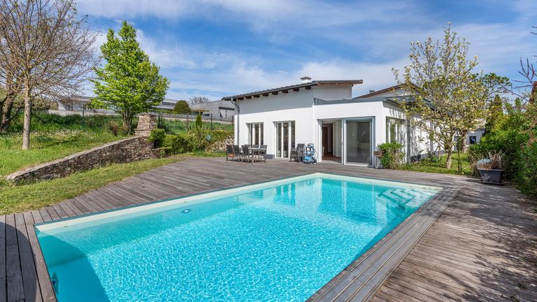 Modernes Pool