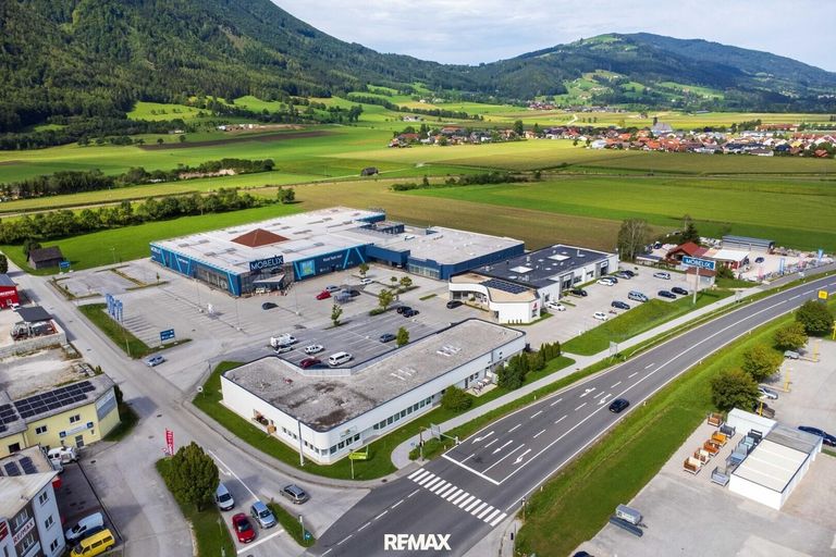 im runderneuerten Michelpark direkt an der B138