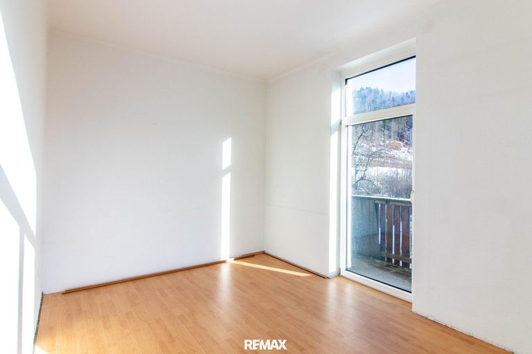 Zimmer mit Ausgang auf den Balkon