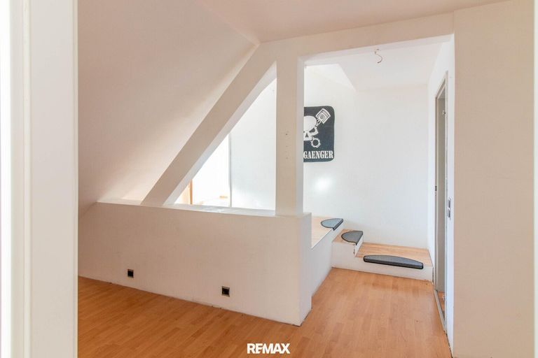 Zimmer mit Ausgang auf den Balkon