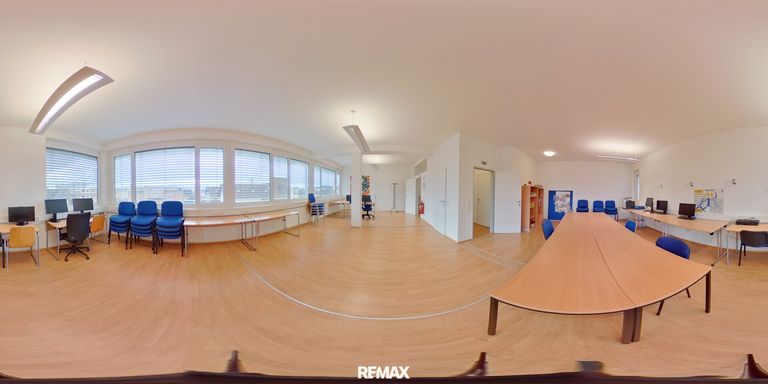 insgesamt rund 235m² Nutzfläche