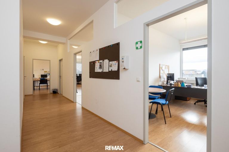 insgesamt ca. 235m² Nutzfläche