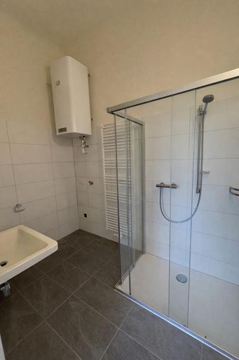 Modernes Badezimmer