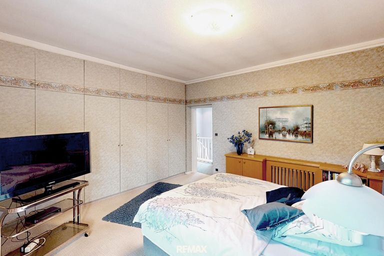 11 Schlafzimmer