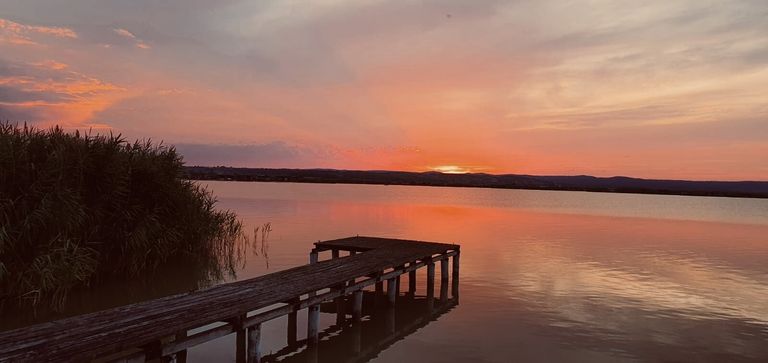 unbezahlbar - mit einem Glas Wein und in Ruhe den Sonnenuntergang genießen.