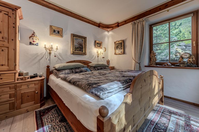 Schlafzimmer mit Bad en suite