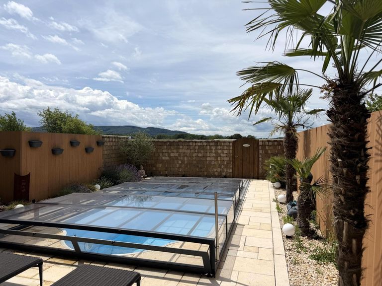 GG / Eigengarten mit Salzwasser-Pool