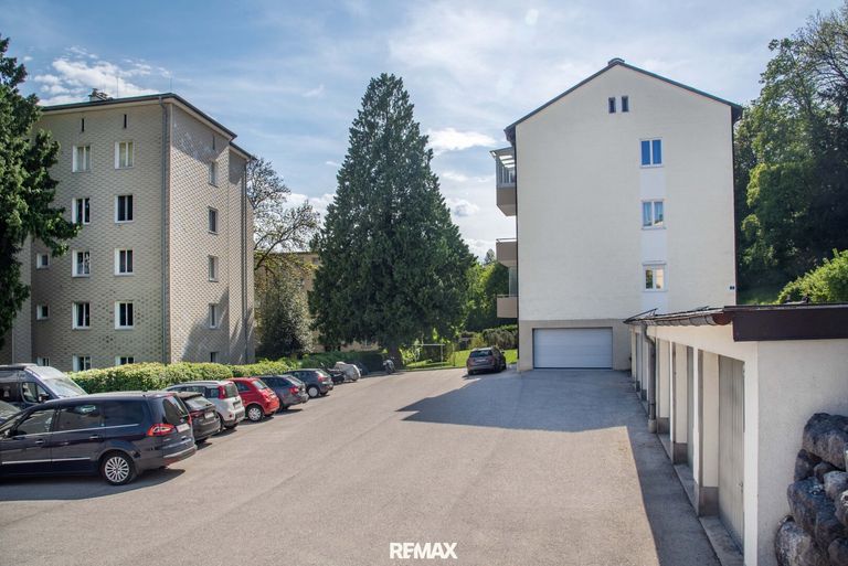 Zufahrt - Parkplatz