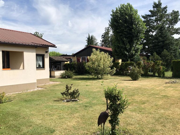 03 Hausteil rechts_Garten-min