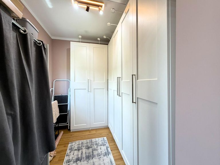 13 Zimmer oder begehbarer Kleiderschrank