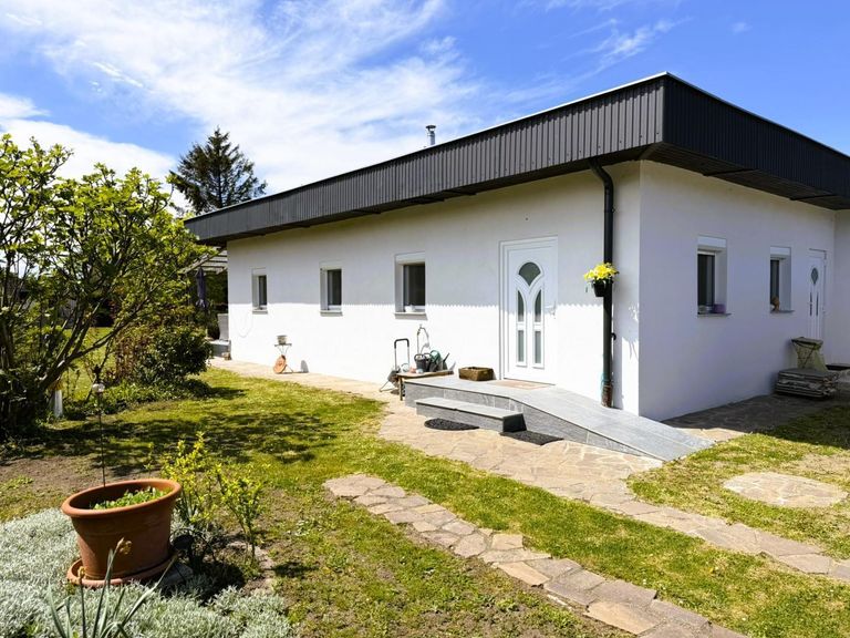 1 Bungalow Straßenseite