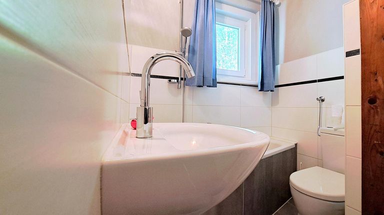 Badezimmer mit Toilette