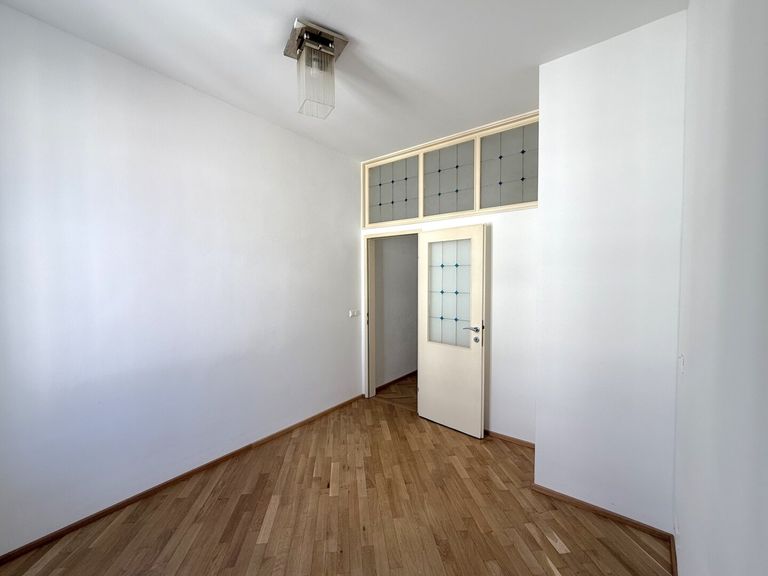 Schlafzimmer mit Glasoberlichte