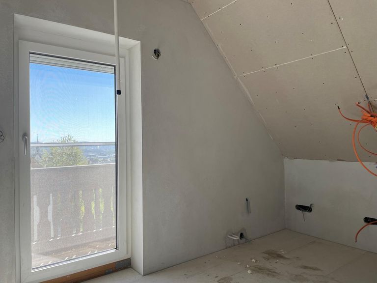 OG Zimmer mit Balkon